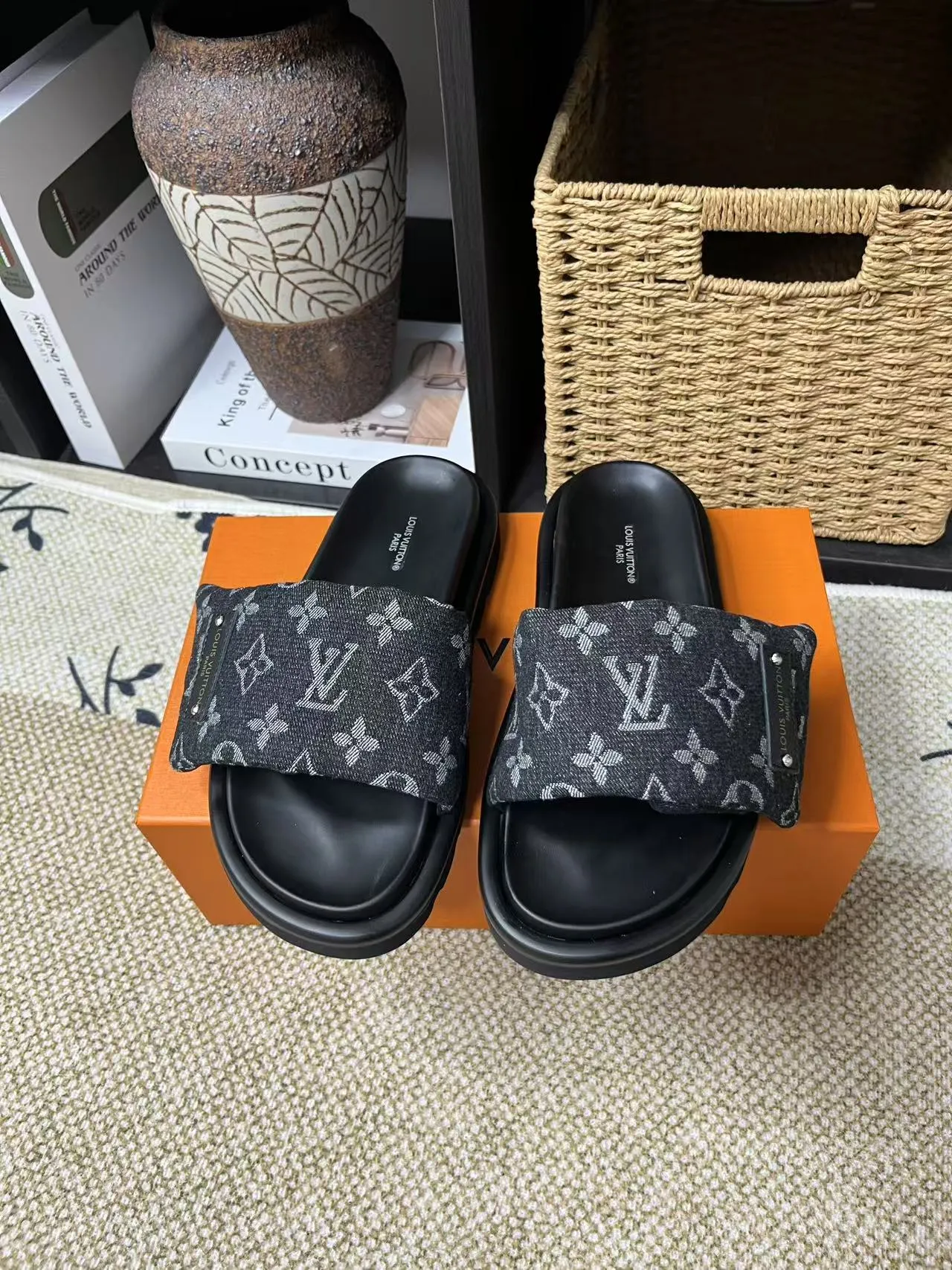 P340 yuan LV Louis Vuitton Full of high-end feel! A popular model among bloggers at home and abroad, it’s retro and fashionable, and looks stunning on your feet! Mainly recommended model on the official website★ ━━━━━ ЅᏇєєt ━━━━━ ▪️Upper: original calfskin ➕5D printing process ▪️Inner: imported mixed sheepskin ▪️Outsole: original molded foam outsole ▪️Size: Female 35-40 Men's 39-44 (women's 41 men's 45)